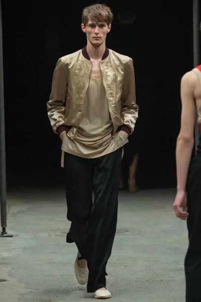 Look 32